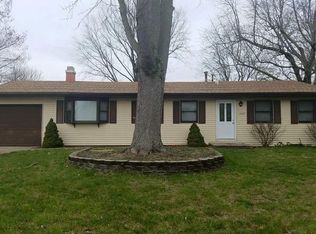 1537 Deerfield Rd, Chatham, IL 62629