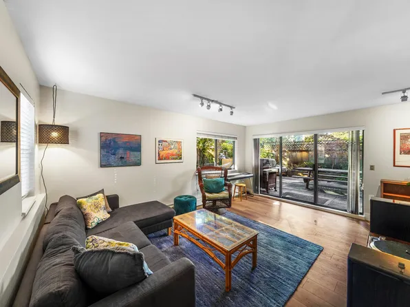 2935 Spruce St #101, Vancouver, BC V6H 3N6