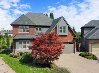 26 Matthews Ct, Saint Catharines, ON L2S 4C4
