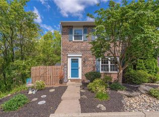 4609 N Hedgerow Dr, Allentown, PA 18103