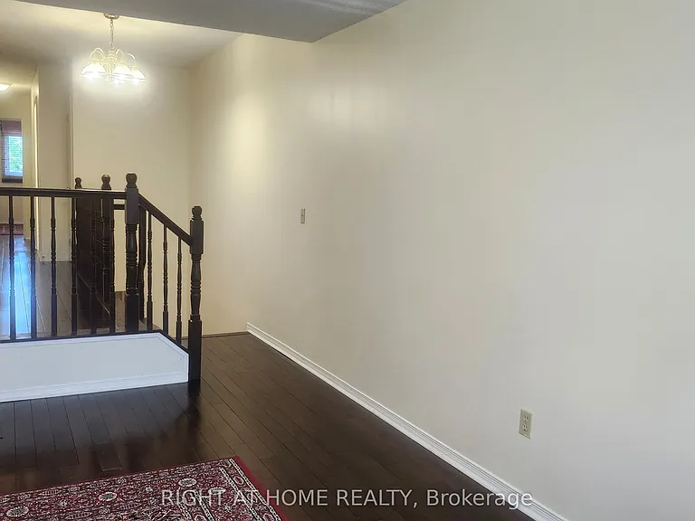 59 Havenhurst Cres — Photo 11