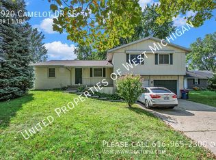 3920 Camelot Dr SE, Grand Rapids, MI