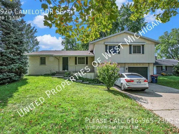 3920 Camelot Dr SE, Grand Rapids, MI 49546