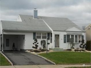 35 McKinley Ave, Colonia, NJ