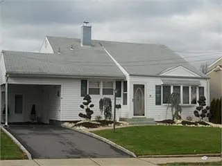35 McKinley Ave photo 1