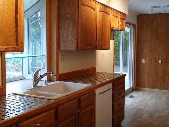Gourmet kitchen