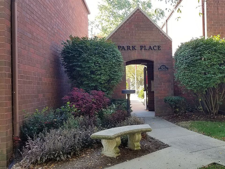 north entrance to courtyard