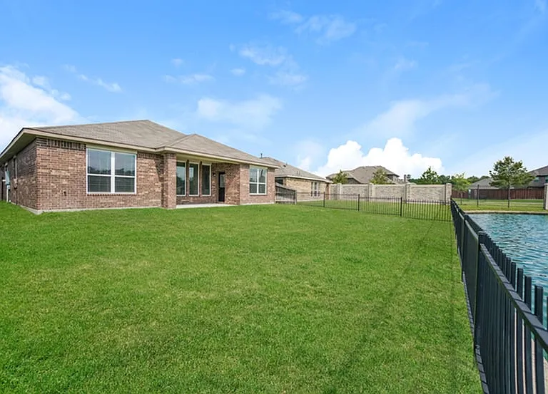 Clover Shore Dr — Photo 14