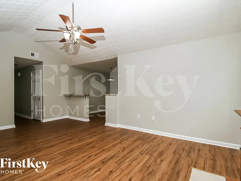 140 Thrasher Rd — Photo 5