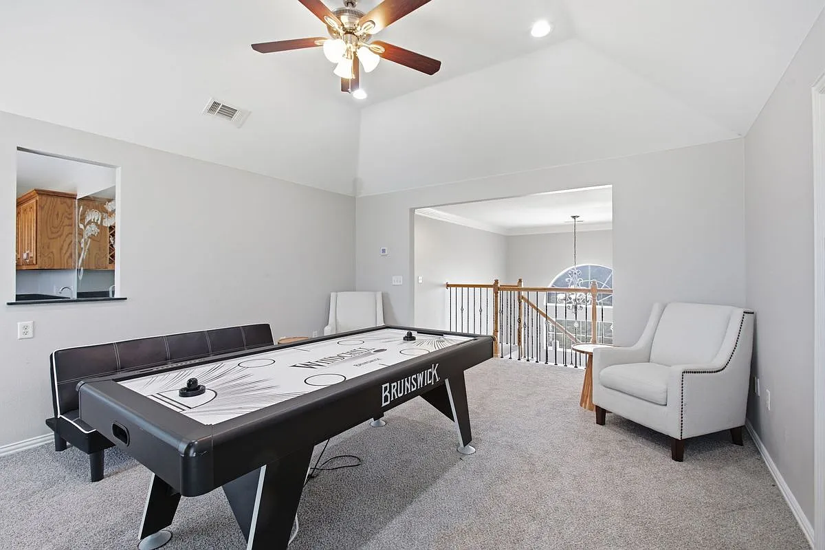 5 bed, 4.0 bath, 3696 sqft, $4,250 — Photo 4