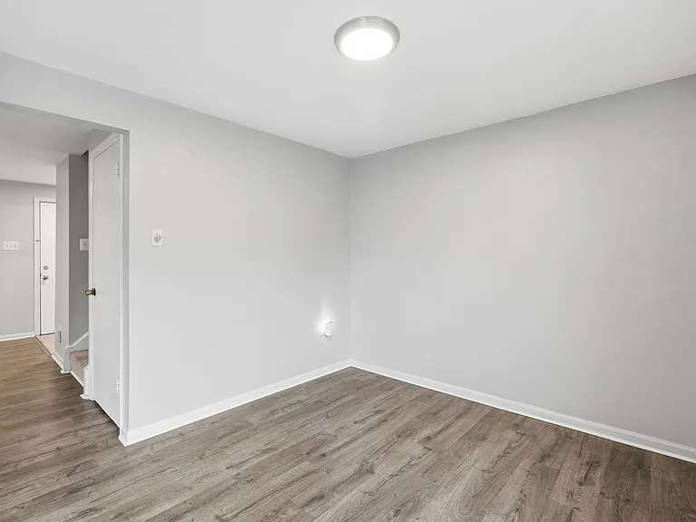 9018 Jersey Dr — Photo 6
