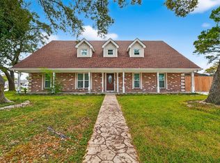 4901 Burning Tree Dr, Baytown, TX 77521