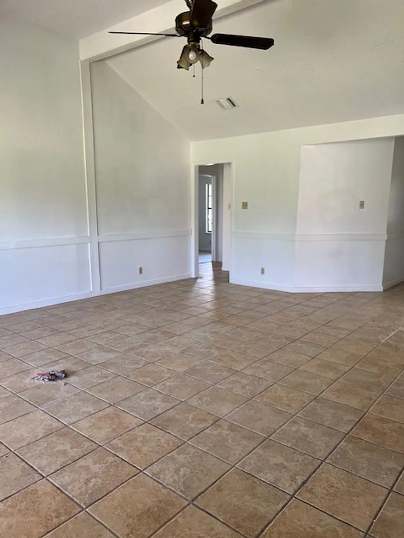 3 bed 2 bath, established neighborhood — Photo 1
