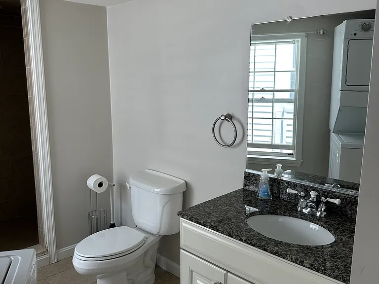 10 Front St #2 — Photo 7