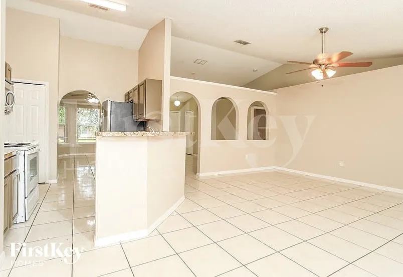 3 bed, 2.0 bath, 1636 sqft, $1,850 — Photo 4