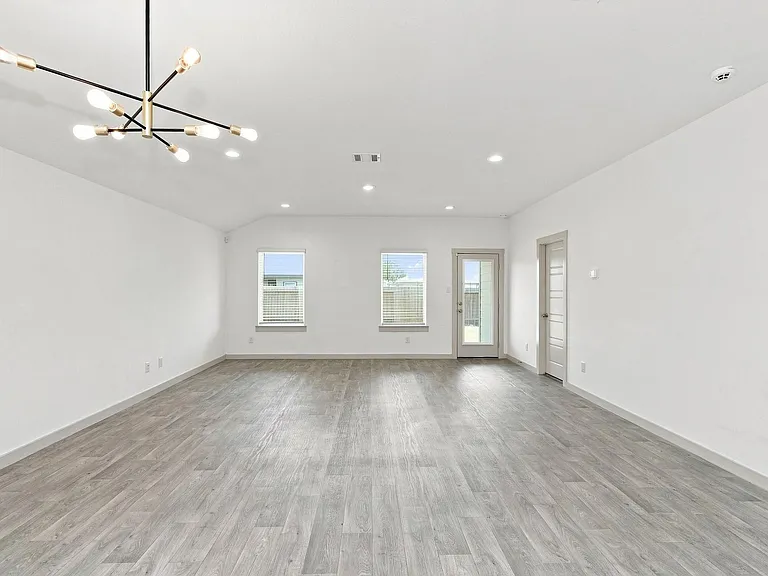 1826 Plantation Pl — Photo 2