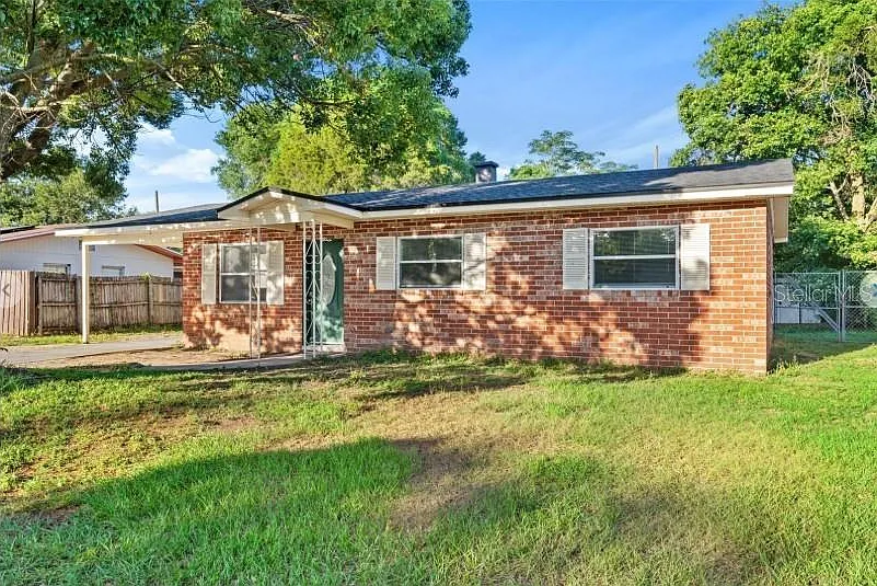 3 bed, 2.0 bath, 1064 sqft, $2,100 — Photo 4