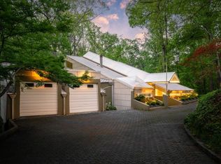 1121 Dawn View Ln NW, Atlanta, GA 30327