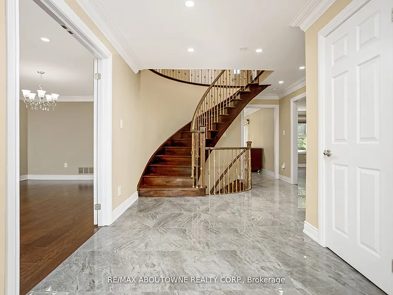 2235 Grenville Dr — Photo 3