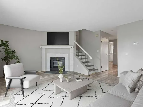7172 S Coach Hill Rd SW #141, Calgary, AB T3H 1C8