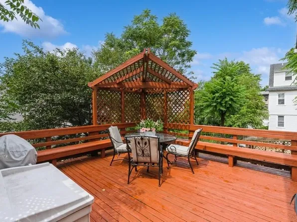 26 W 49th St, Bayonne, NJ 07002