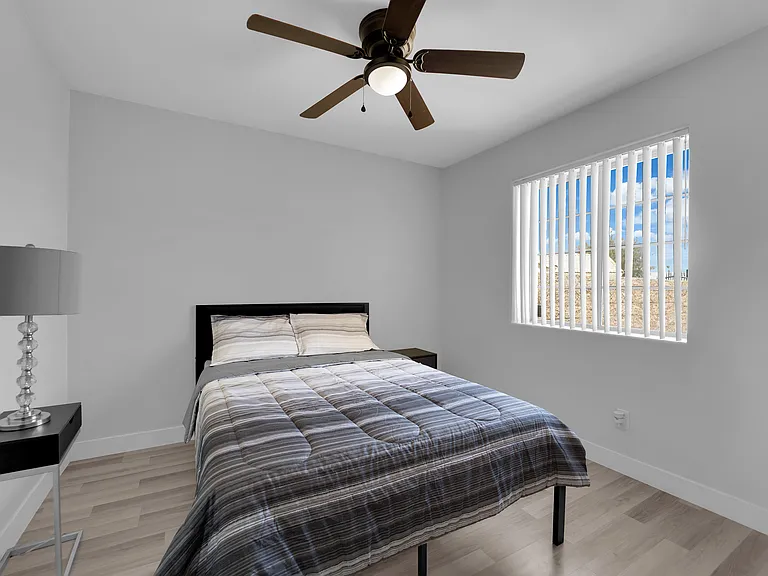 724 Zalataia Way — Photo 14