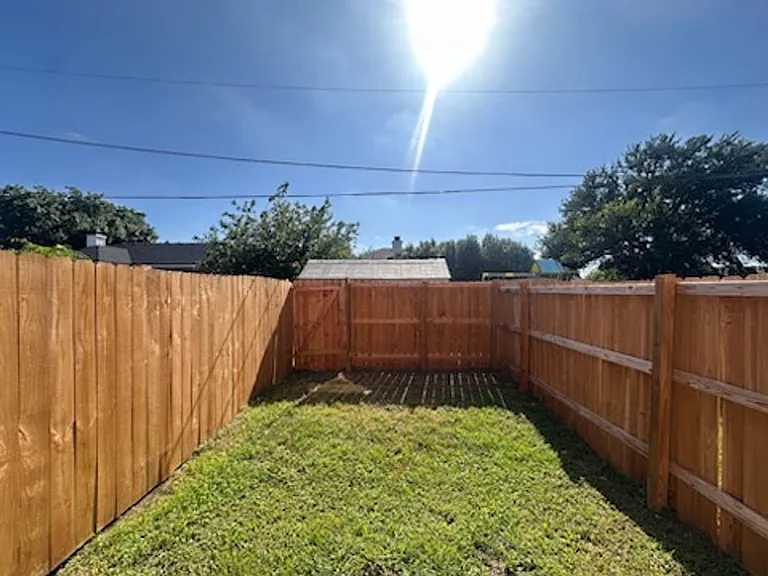 350 N Avenue D — Photo 16