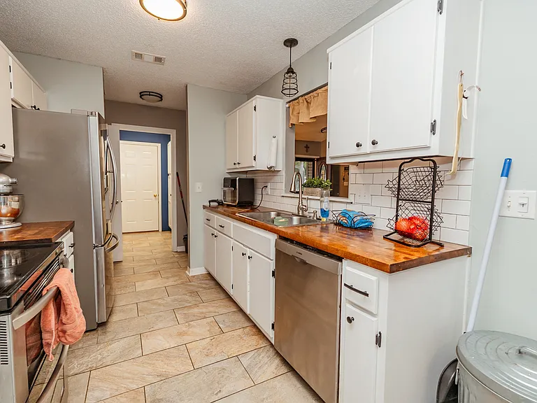 425 Whirlaway Ct — Photo 10