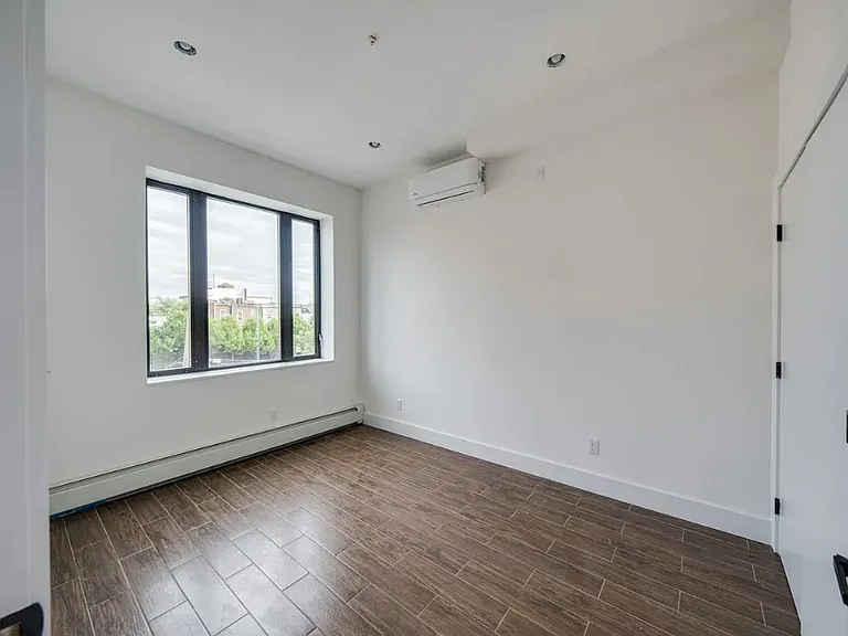 31-16 38th St #2A — Photo 4