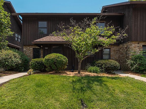 2nd image of 2301 E Winding Brook Ct