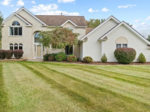 45 Flower Valley Cir, Penfield, NY 14526