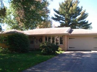 2090 Stornway Dr, Rockford, IL 61107