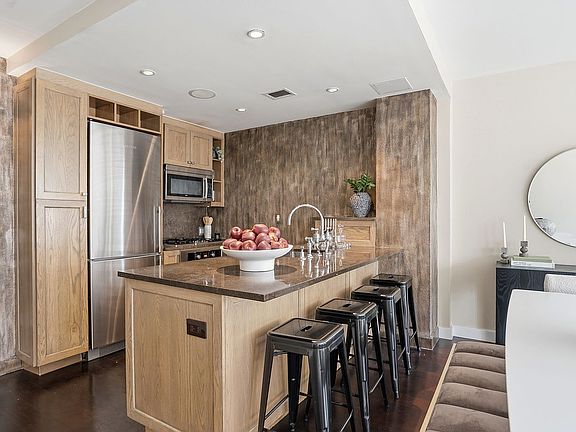 3rd image of 333 Rector Pl APT 408