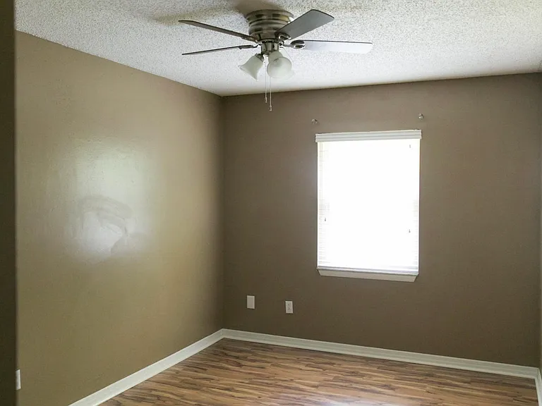 8745 Gum St — Photo 9
