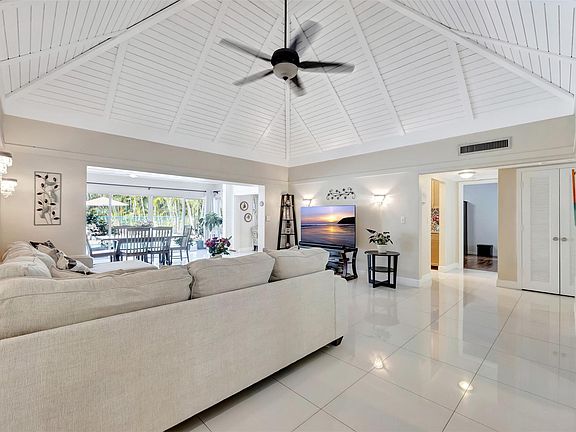4th image of 4411 Queen Palm Lane
