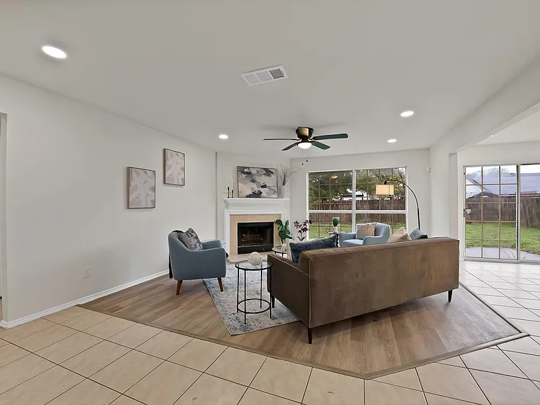 7548 Meadow Creek Dr — Photo 13
