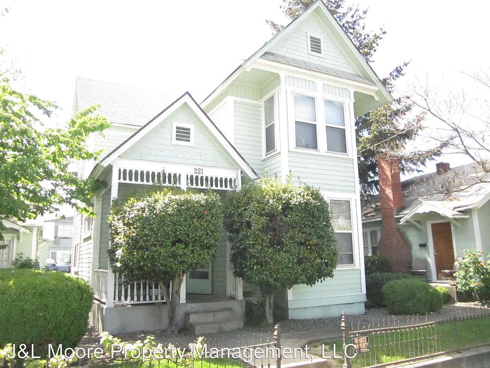 1st image of 221 N Holly St APT A