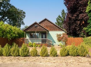 115 N 6th St, Carlton, OR 97111