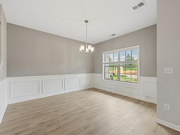 3rd image of 110 Beaver Creek Way