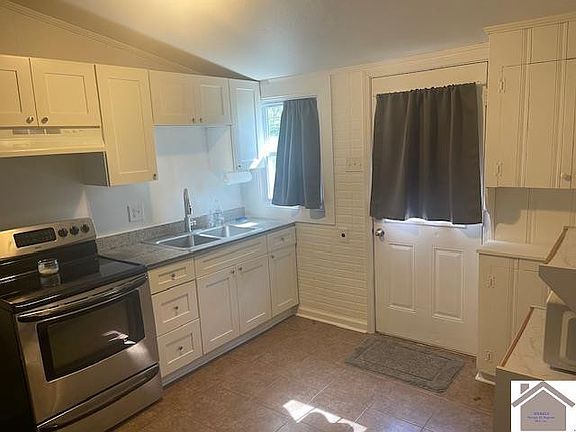 2nd image of 2940 Virginia St
