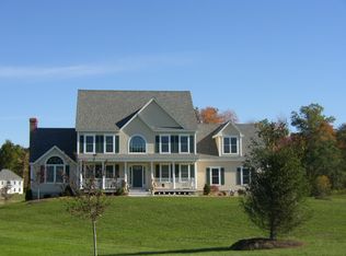 20 Spruce Ln, Stratham, NH 03885