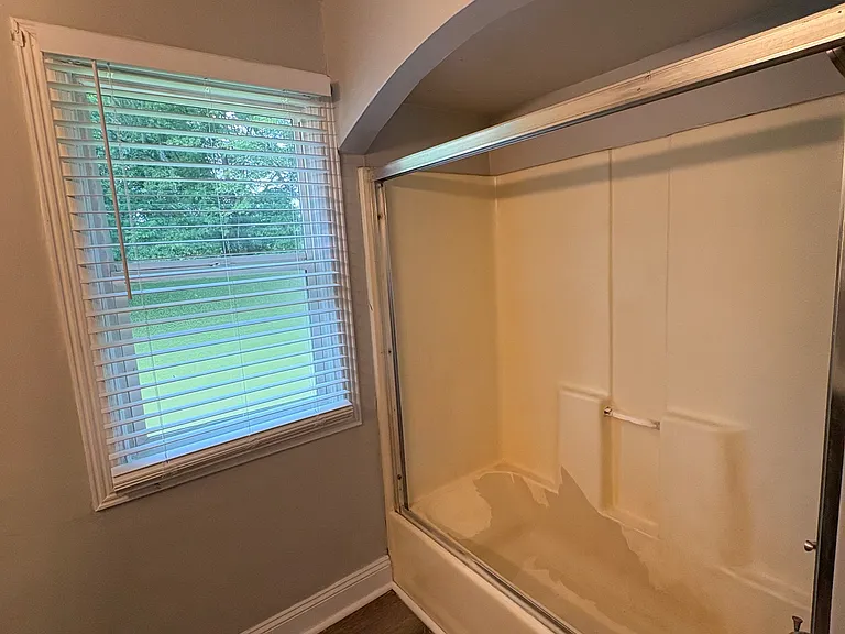 2604 E Riverside Dr — Photo 9