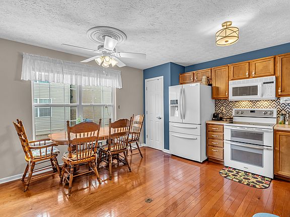 5th image of 3076 Armory Dr
