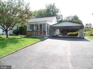 1746 Pimmit Dr, Falls Church, VA 22043