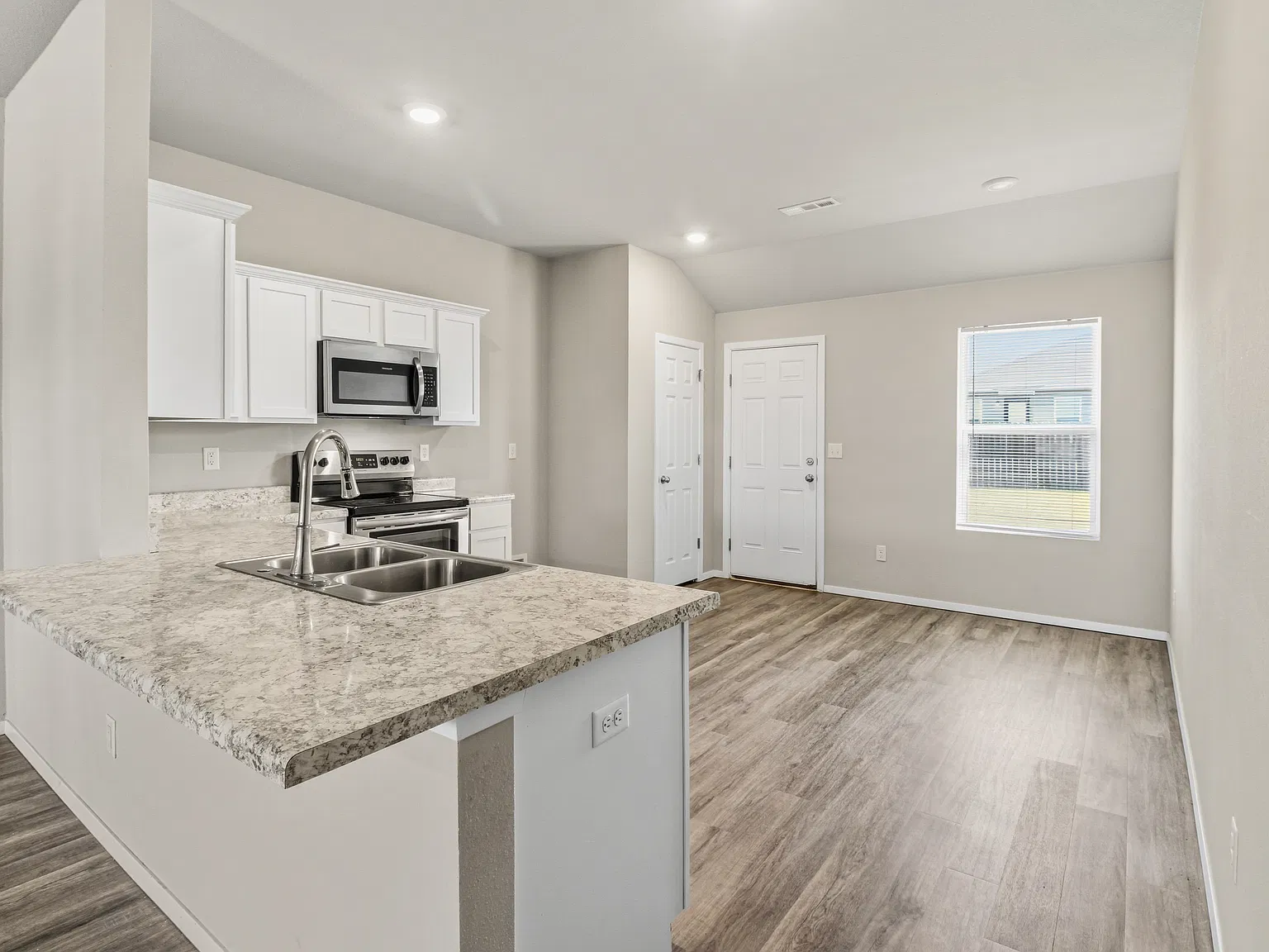 4 bed, 1479 sqft, $1,825 — Photo 4