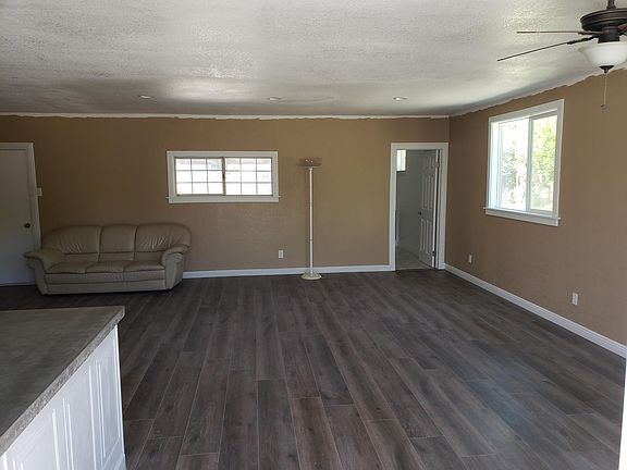 4th image of 8382 Cottonwood Ave