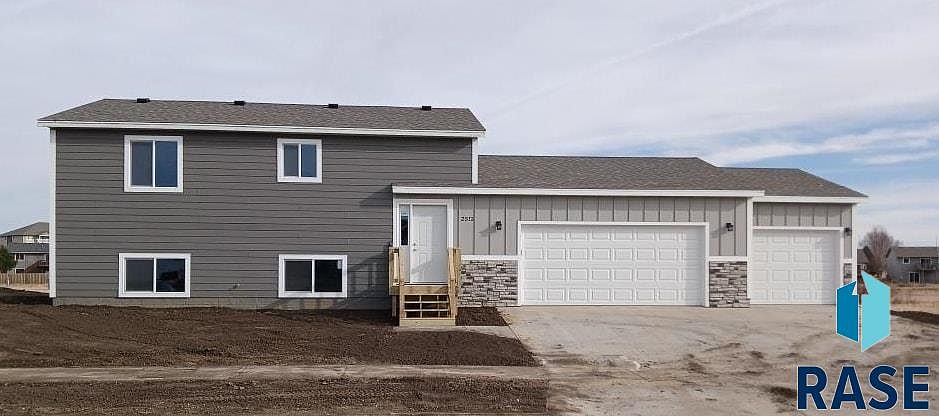 1st image of 2512 N Bent Grass Ct