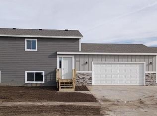 2512 N Bent Grass Ct, Sioux Falls, SD 57107