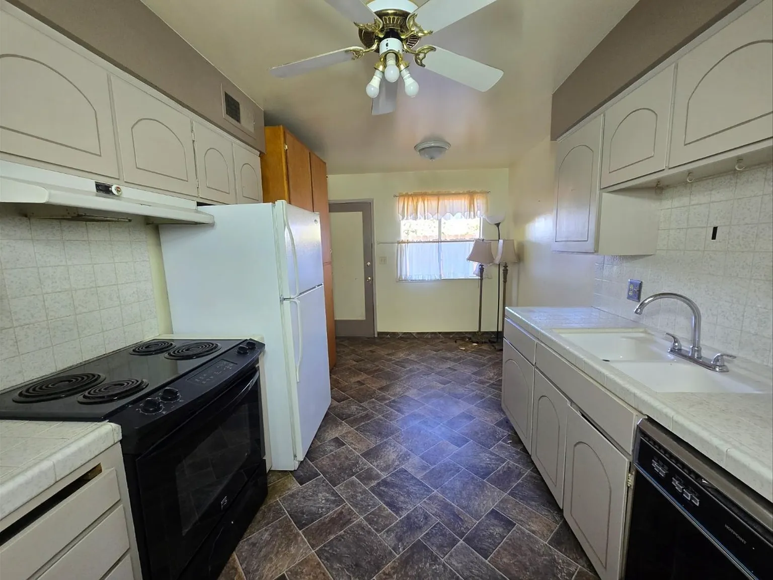 2 bed, 744 sqft, $1,450 — Photo 4