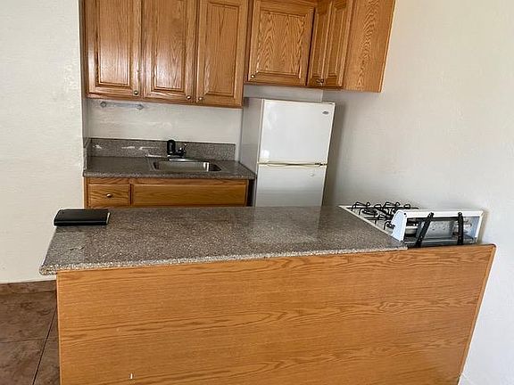 3rd image of 813 Amapola Ave #C